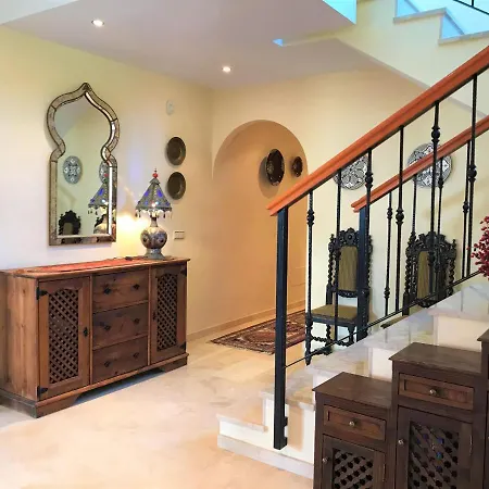 Βίλα Majestic Εστεπόνα