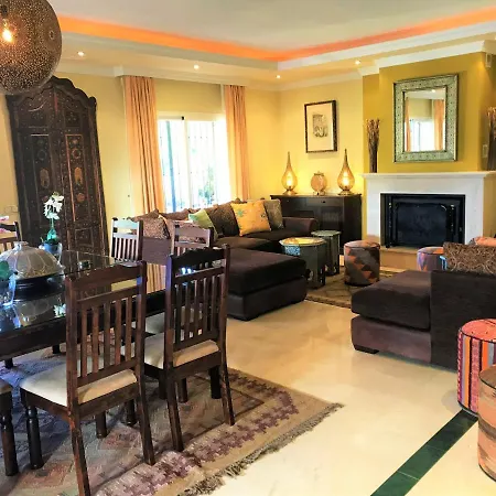 Majestic Εστεπόνα