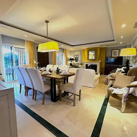 Majestic Βίλα Εστεπόνα