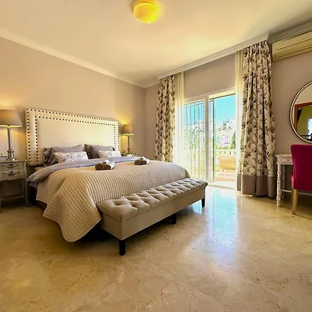 Βίλα Majestic Εστεπόνα