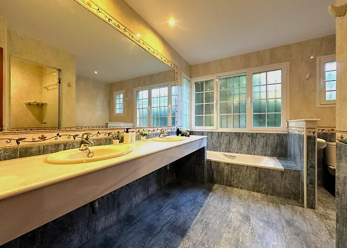 Majestic Естепона